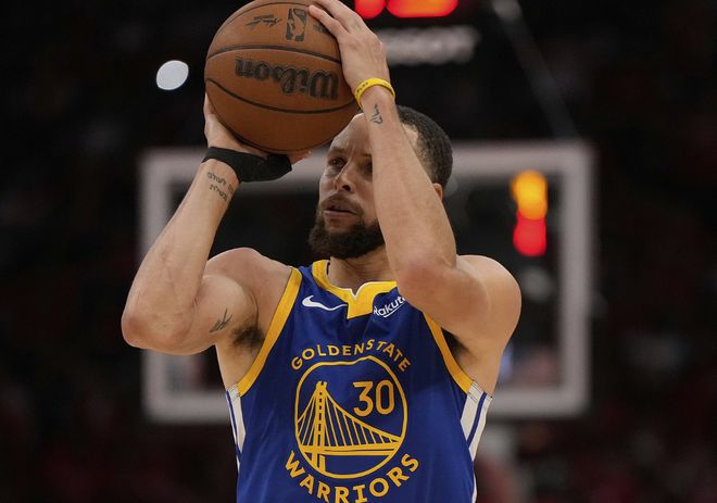 NBA季后赛勇士主场104-93击败火箭，库里希尔德小佩顿爆发逆转比赛