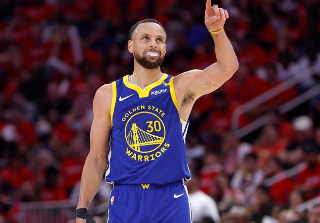 NBA季后赛勇士主场104-93击败火箭，库里希尔德小佩顿爆发逆转比赛