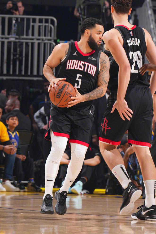 NBA季后赛勇士VS火箭G3：库里领衔勇士主场激战火箭，巴特勒缺阵影响战局