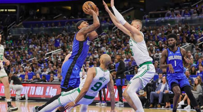 NBA季后赛首轮战况：雷霆横扫晋级，骑士3-0领先，火箭勇士激战