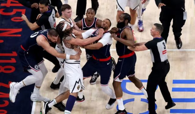 NBA季后赛快船惜败掘金2-2平 哈登约基奇冲突引爆全场