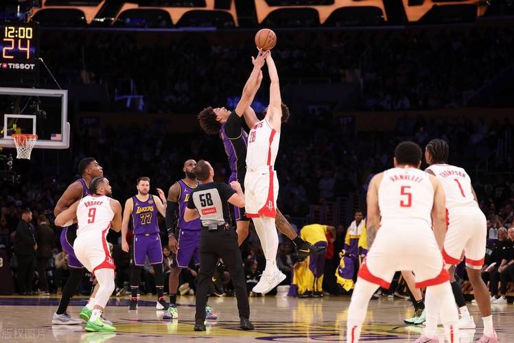 NBA季后赛火箭93-104不敌勇士，格林起伏范弗利特低迷成败笔