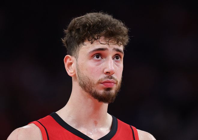 NBA季后赛火箭93-104不敌勇士，格林起伏范弗利特低迷成败笔