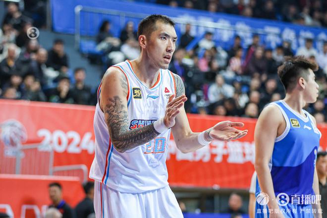 山东男篮老将陶汉林陷战术记忆风波，16年坚守背后的忠诚与争议