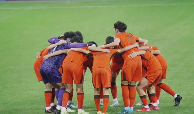 国足U16热身赛1平1负表现亮眼，虽败犹荣展现未来希望