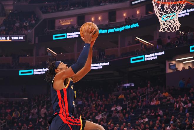 勇士104-93击败火箭大比分2-1领先 库里谈比赛防守强度与团队调整