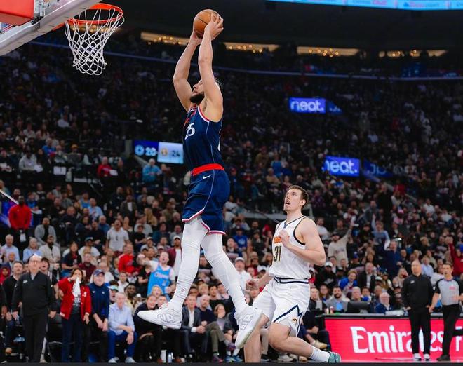 NBA季后赛西部首轮G4：掘金戈登压哨绝杀快船 总比分2-2迎天王山之战
