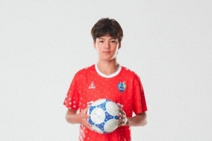 泉州足球小将刘凯源签约西甲俱乐部 成为首位10后签约西甲的中国球员