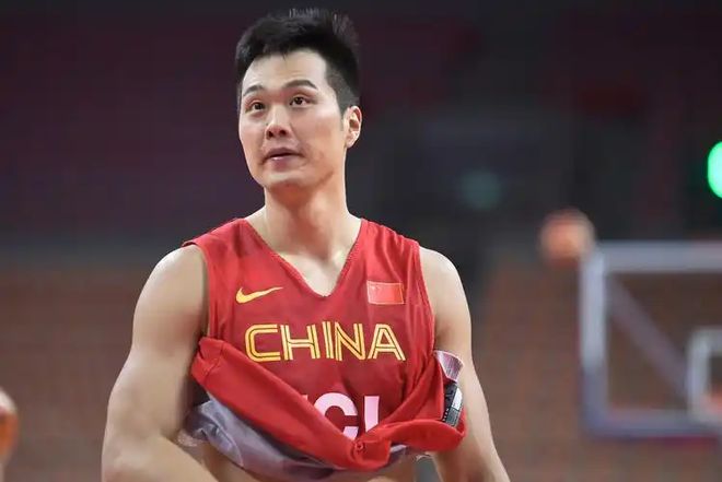 曾是深圳男篮猛将的孟铎退役5年后正式复出，究竟加盟了哪支新球队？