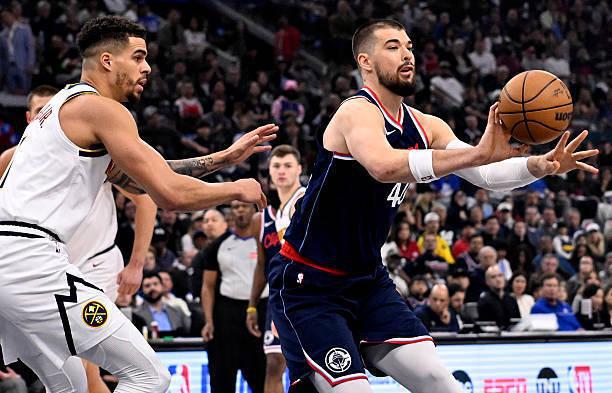 NBA季后赛掘金险胜快船，祖巴茨砍下19分12篮板6助攻数据