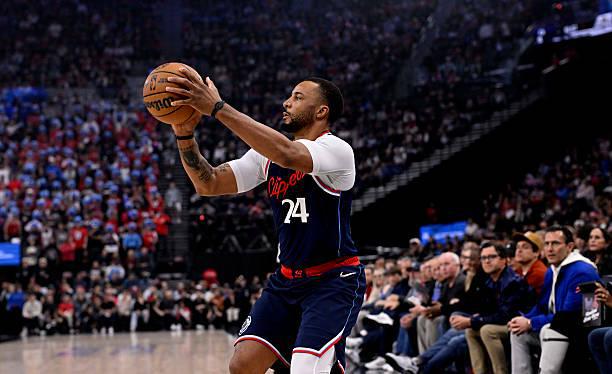 NBA 季后赛掘金险胜快船扳平总比分，鲍威尔表现可圈可点