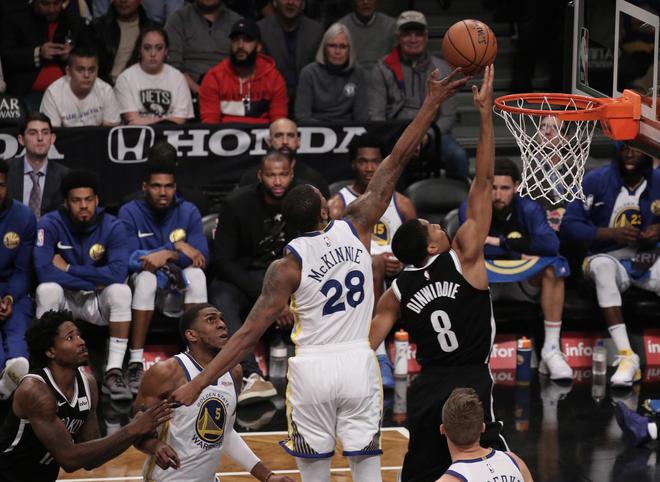NBA 历史最佳射手斯蒂芬-库里训练日突发奇想玩脚踢篮球趣事