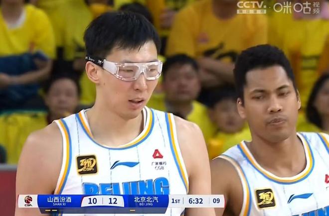 CBA 第二组半决赛首回合：北京男篮客场险胜山西男篮，周琦复出建功