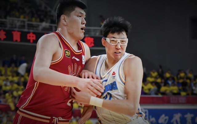 CBA 季后赛半决赛：北京险胜山西，周琦火线复出惊艳全场