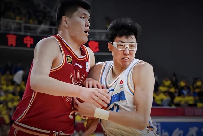 4月27日晚CBA季后赛半决赛G1：山西男篮主场惜败北京，苏群点评外援政策成关键