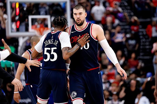 NBA 季后赛掘金险胜快船扳平总比分，小德里克-琼斯表现欠佳
