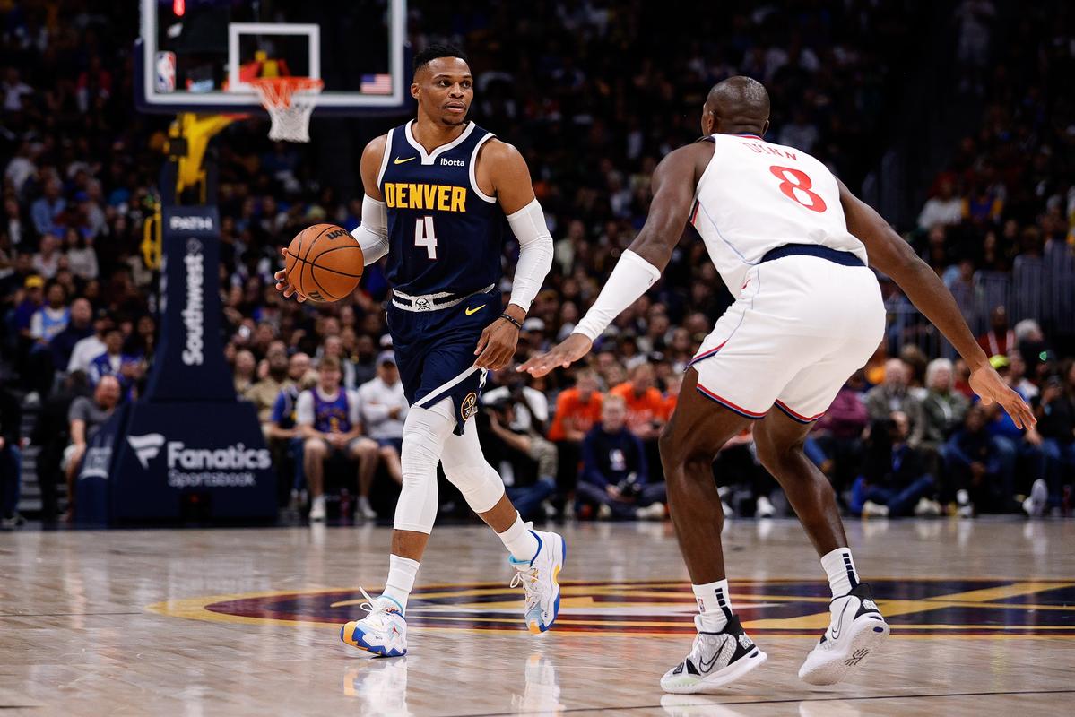 NBA 季后赛掘金险胜快船扳平总比分，小德里克-琼斯表现欠佳