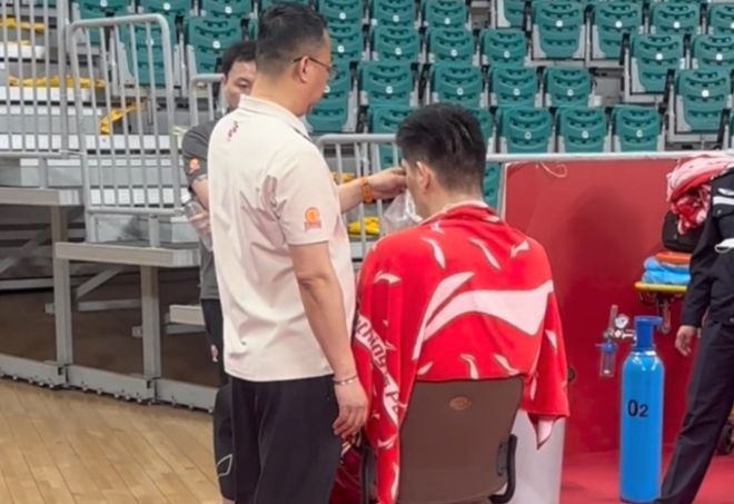 CBA 季后赛半决赛 G1：山西负北京，刘传兴拼尽全力赛后不适