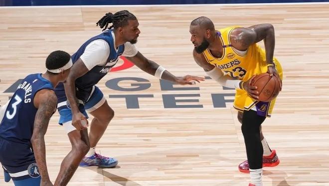 4月28日NBA季后赛湖人森林狼西部流量对决，湖人命悬一线