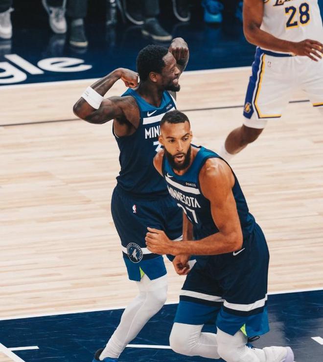 NBA 西部争六大战：森林狼爱德华兹率队险胜湖人占先机