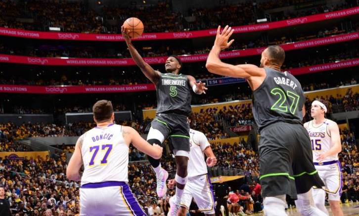 NBA 西部争六大战：森林狼爱德华兹率队险胜湖人占先机