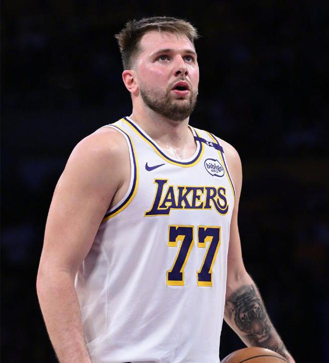 NBA季后赛首轮：森林狼与湖人激战，前三场2-1领先第四战险胜