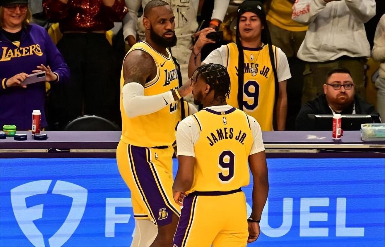 NBA季后赛首轮：森林狼与湖人激战，前三场2-1领先第四战险胜