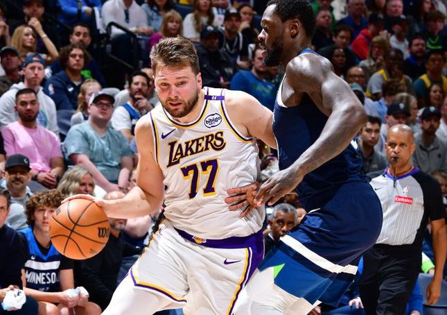 4月28日NBA季后赛湖人森林狼首轮G4战，G3东契奇低迷詹姆斯高光难救主