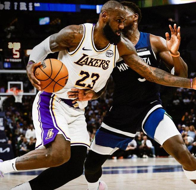 4月28日NBA季后赛首轮：森林狼主场116-113胜湖人3-1拿赛点