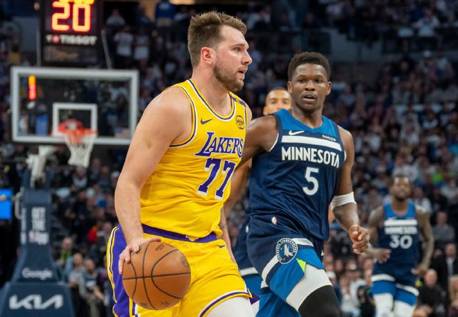 4月28日NBA季后赛湖人1-3落后森林狼，晋级概率不足5%，今夏该咋调整？
