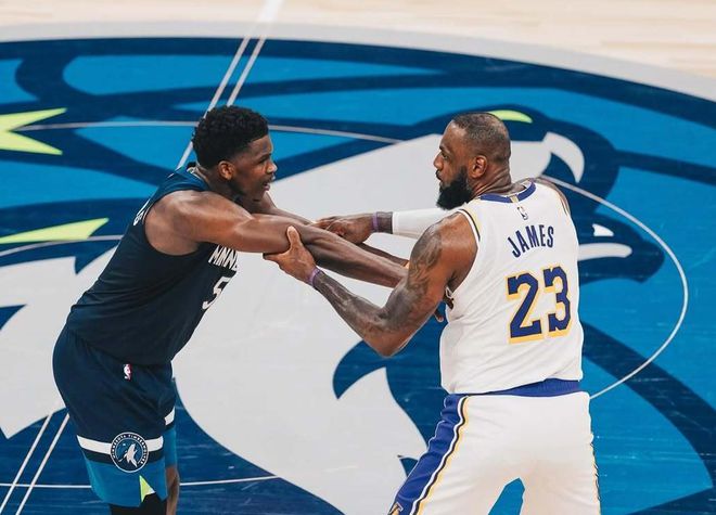 4月28日NBA季后赛湖人1-3落后森林狼，晋级概率不足5%，今夏该咋调整？