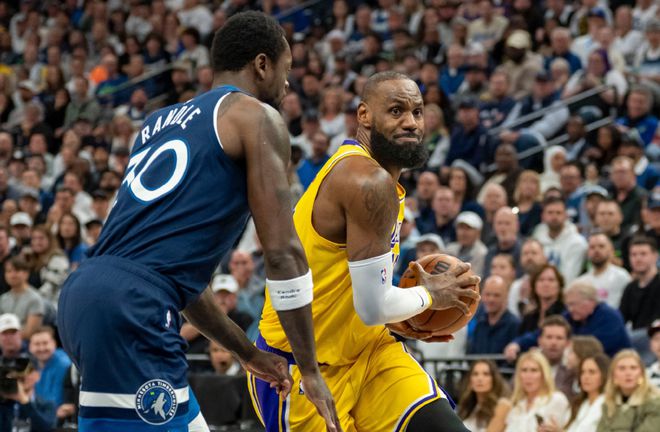 4月28日NBA季后赛湖人1-3落后森林狼，晋级概率不足5%，今夏该咋调整？