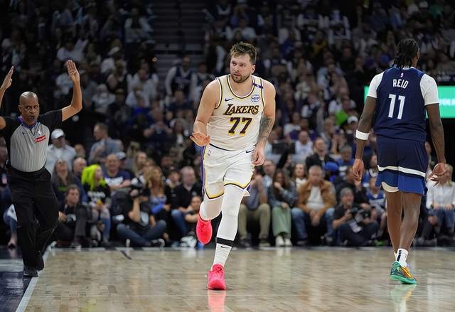 4月28日NBA季后赛G4森林狼主场胜湖人 吹罚引争议