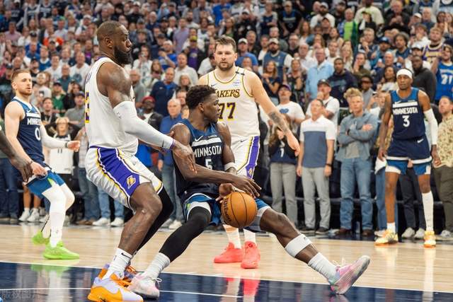 4月28日NBA季后赛G4森林狼主场胜湖人 吹罚引争议