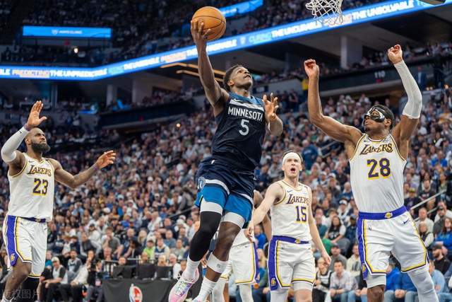 4月28日NBA季后赛G4森林狼主场胜湖人 吹罚引争议