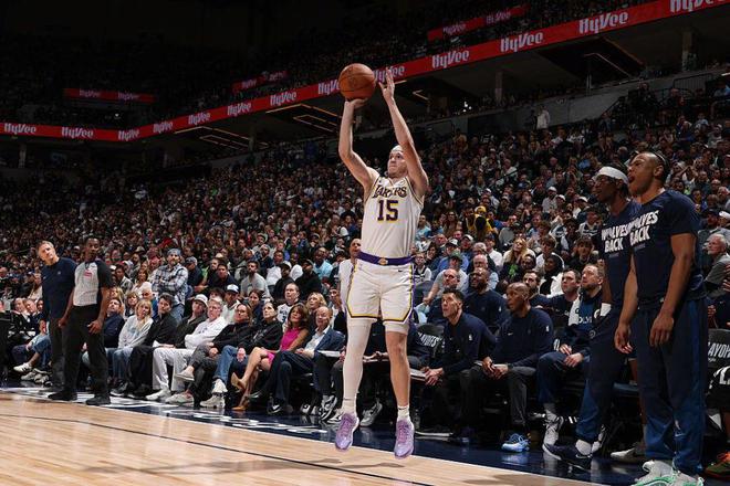 4月28日NBA季后赛G4：湖人客场挑战森林狼，末节崩盘1-3落后