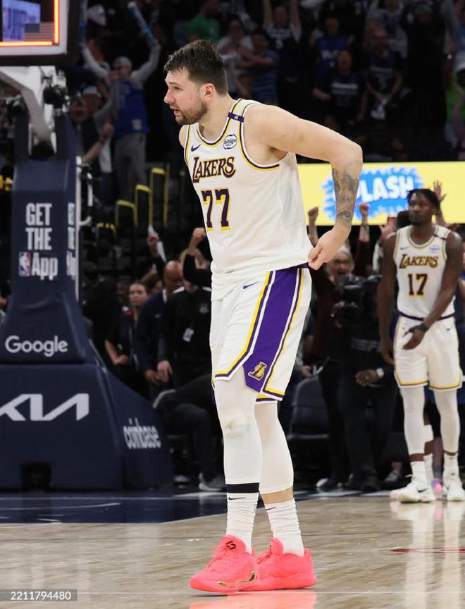 4月28日NBA季后赛G4：湖人客场挑战森林狼，末节崩盘1-3落后