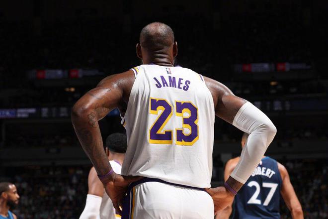 4月28日NBA季后赛G4：湖人客场挑战森林狼，末节崩盘1-3落后