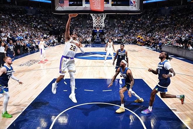 NBA 季后赛森林狼胜湖人获赛点，八村塁表现提升数据亮眼