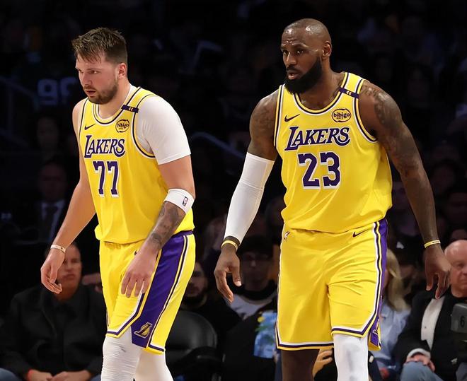 NBA 季后赛湖人与森林狼第 4 回合激战，湖人惜败令人唏嘘