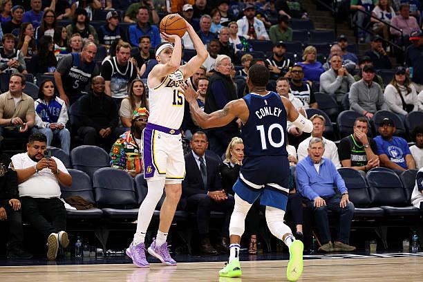 NBA季后赛：森林狼3-1领先湖人，里夫斯表现欠佳