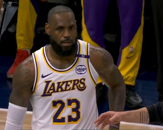 4月28日詹姆斯发怒！疯狂炮轰NBA吹罚，不满队友尽显失态