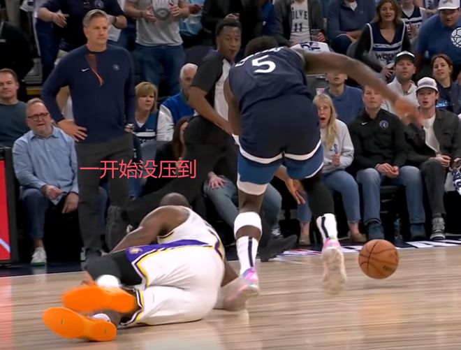 4月28日詹姆斯凶狠犯规差点废爱德华兹，赛后却只字不提